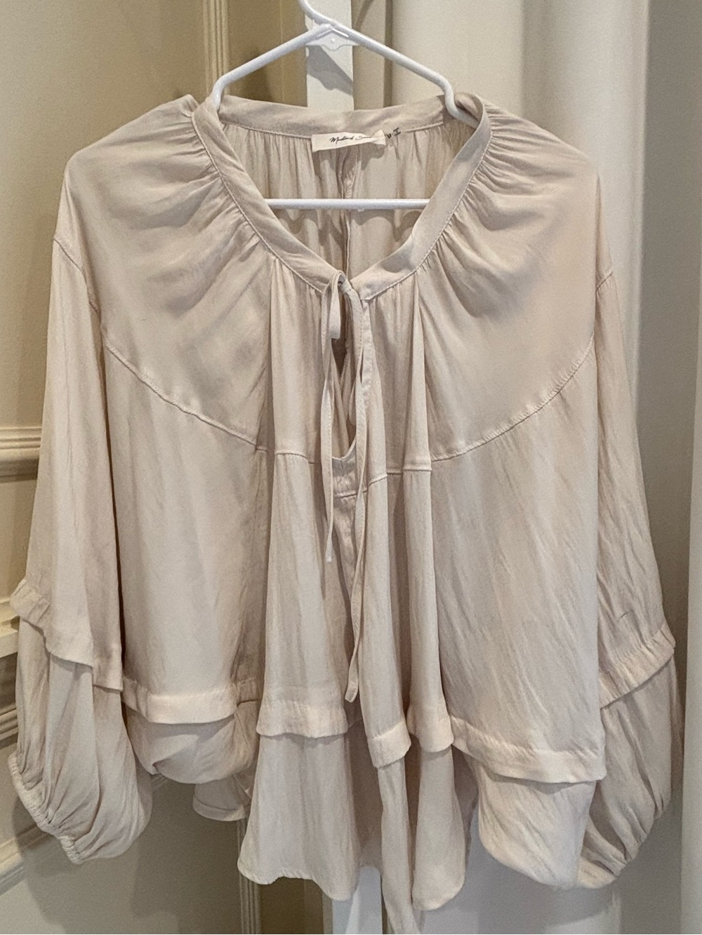 Mustard Seed off-white Light Beige Tie-Neck Boho Peasant Blouse Anthropologie  M
